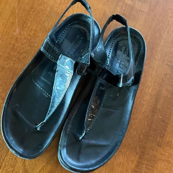 Donald Pliner Made on the Beaches of Spain Sandal - Picture 7 of 7